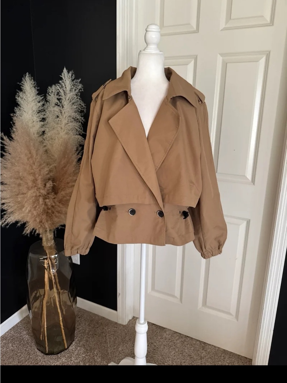 UNIVERSAL STANDARD 
Leonard Water Repellent Crop Trench Jacket
Size Large or 1X - Picture 4 of 12